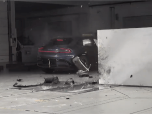 雷军直播再谈“丢轮保车”：行业安全设计，恳请网友勿再质疑