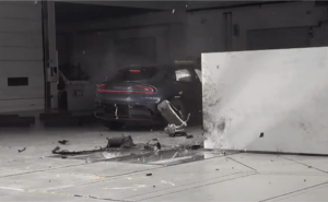 雷军直播再谈“丢轮保车”：行业安全设计，恳请网友勿再质疑