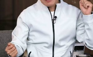 雷军直播“认错”频现：身高口误、芯片读错、微博笔误引关注