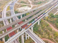 2026年首趟铁海联运专列启程 108台“重庆造”新能源车上路奔中东