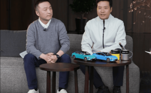 雷军直播谈公关部困境：长期负面舆情下团队疲惫动作变形