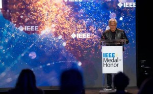 NVIDIA黄仁勋荣膺2026年IEEE最高荣誉 引领AI革命获全球认可