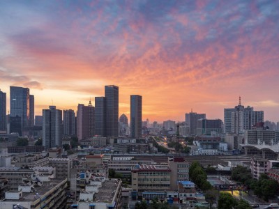 从“下沉”到“上涌”：新兴城市如何重塑消费版图，激发经济新活力