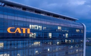 固态电池量产在即，宁德时代领航，高端车型续航安全竞争升级