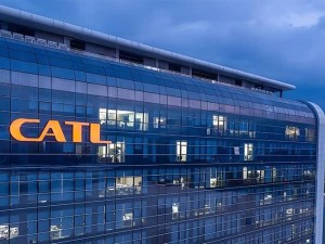 固态电池量产在即，宁德时代领航，高端车型续航安全竞争升级