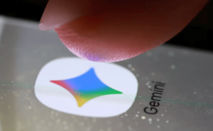 苹果牵手谷歌Gemini重塑Siri生态，马斯克质疑权力集中，OpenAI或退居次席