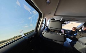 宝马1系三厢版：专为中国市场定制，豪华入门新选择，家用通勤两相宜