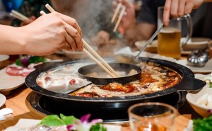 张勇回归再掌舵海底捞，携年轻女董事团队开启“二次创业”新征程