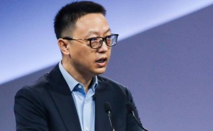 阿里家书报喜京东发力自提外卖 萝卜快跑出海B站百大UP主受热捧