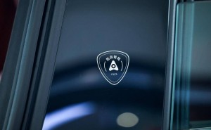 新款阿维塔12实车首亮相，华为BU CEO试驾赞其全域升级“脱胎换骨”