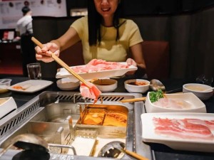 四年三换帅后张勇再出山，海底捞能否借创始人回归破局新生？