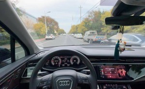 捷豹XFL 300PS：商务座驾与澎湃动力交织，精英人士的双重享受之选