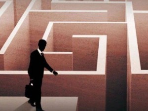 马斯克力推Optimus人形机器人 欲引领特斯拉向机器人领域大步转型