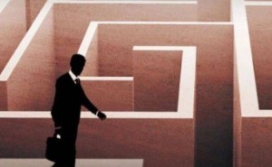 马斯克力推Optimus人形机器人 欲引领特斯拉向机器人领域大步转型