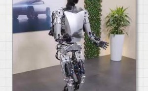 马斯克透露：Optimus机器人有望于明年开启公开发售进程