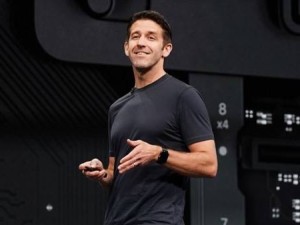 库克暗中布局接班人选，特努斯获权统筹苹果设计战略引关注