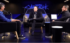 马斯克谈AI未来：生产奇迹将至，年轻人存钱或成往事？如何与AI共处？