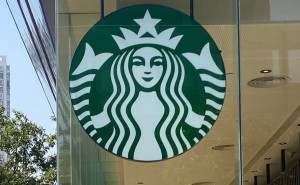 星巴克CEO尼科尔2025年薪酬降至3100万美元,较前一年有所下滑