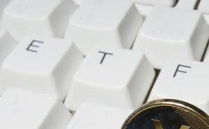 马斯克200GW光伏计划点燃市场热情 光伏板块及ETF龙头强势上扬