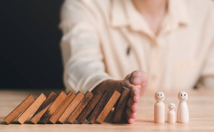 中意人寿2025年保费424.85亿净利润15.95亿，高管变动与违规处罚并存