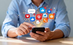 算法不应筑“回音壁”：打破定制评论区，让网络空间多元声音共存