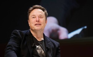 马斯克临时起意提新名，特斯拉法务连夜行动，商标抢注教训太深刻