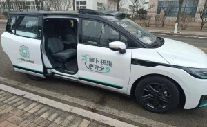 青岛街头“无人车”新体验！记者实测：行驶平稳避让灵活回头率高