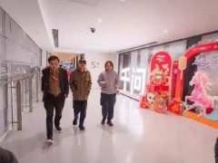 千问春节活动将启仅隔1天 马云现身阿里总部为千问团队鼓劲