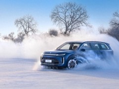 华为赋能科技旗舰华境S，满员六座挑战极寒冬测树行业新标杆