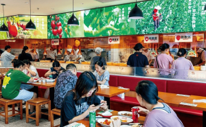 重庆火锅“辛苦费”引争议：低价引流与服务收费的餐饮突围之惑