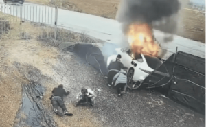 东风奕派007起火致伤亡：隐藏式门把手“失灵”，官方声明未释疑引关注