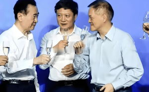 王健林智勇双全却困于债务泥潭，万达转型之路为何步履维艰？