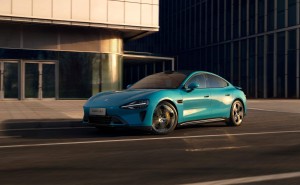 雷军官宣初代小米SU7停产，新一代SU7升级亮相门把手符合新国标