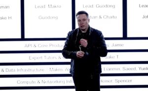 马斯克xAI新架构亮相：四大团队各司其职 月球卫星工厂构想引关注