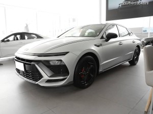 现代索纳塔焕新登场！机甲风设计吸睛，近5米车长配双动力，13.98万起