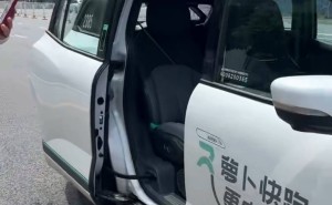 萝卜快跑：自动驾驶重塑城市服务，技术革新下的挑战与机遇并存