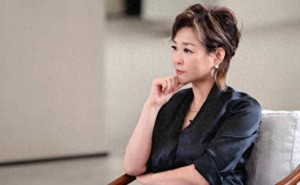 55岁李静勇敢公开更年期经历：停经不羞耻，展现女性真实力量