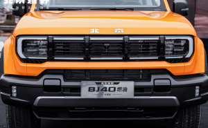 越野新玩法来袭！BJ40燃油巨幕版智能加持，让你轻松驾驭，安心赏景