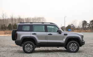 全场景出行新选择：BJ40燃油凭空间灵活与路况应对力成务实之选