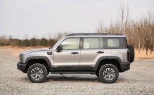 全场景出行新选择：BJ40燃油凭实力拓展边界，日常越野皆从容