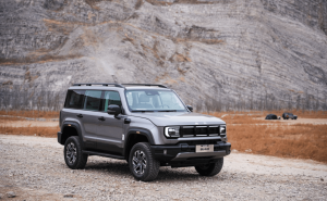 科技赋能越野梦：BJ40燃油贴心配置助力新手轻松征服复杂路况