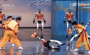 春晚机器人引热议：订单量飙升，摔倒竟是剧情需要，产业飞速发展