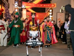 龙游非遗巡游遇上科技萌宠，机器狗舞狮解锁新年别样欢乐！