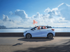 易至汽车EV3 PLUS：科技赋能空间与智能，开启春节家庭出行新体验