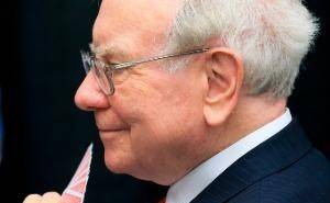 巴菲特谢幕前最后一季:伯克希尔Q4运营利润降超29% 3700亿现金蓄势待发