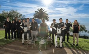 贾跃亭“抢跑”马斯克！FF首批6台EAI机器人交付 开启量产新征程