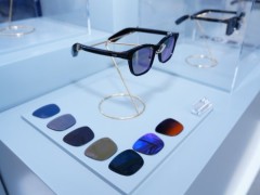 千问AI眼镜真机曝光：首秀MWC2026，全球观众排队试戴