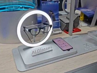 MWC 2026展新科技！讯飞AI眼镜多模态翻译出色，40克轻量化设计引关注
