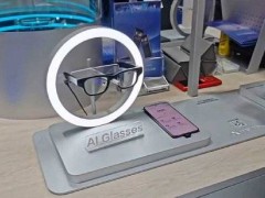 MWC 2026展新科技！讯飞AI眼镜多模态翻译出色，40克轻量化设计引关注