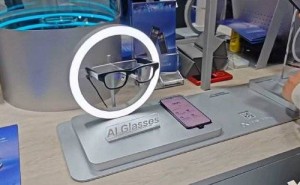 MWC 2026展新科技！讯飞AI眼镜多模态翻译出色，40克轻量化设计引关注